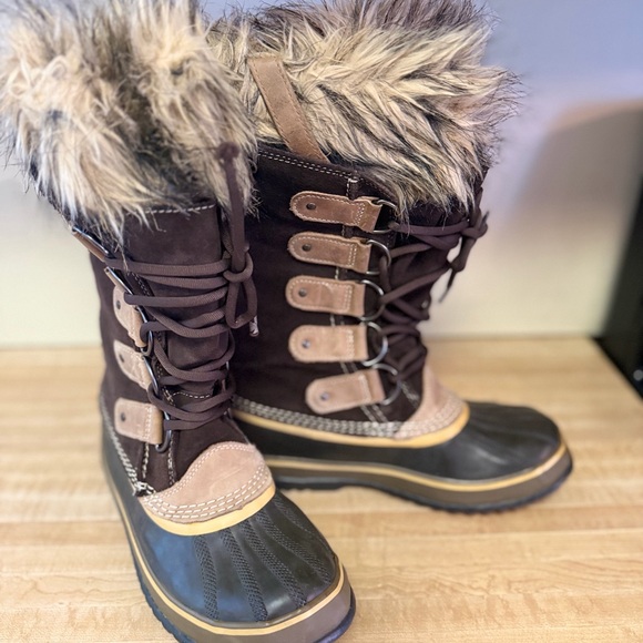 Sorel Black and Brown Faux Fur Trim Boots - Picture 2 of 6